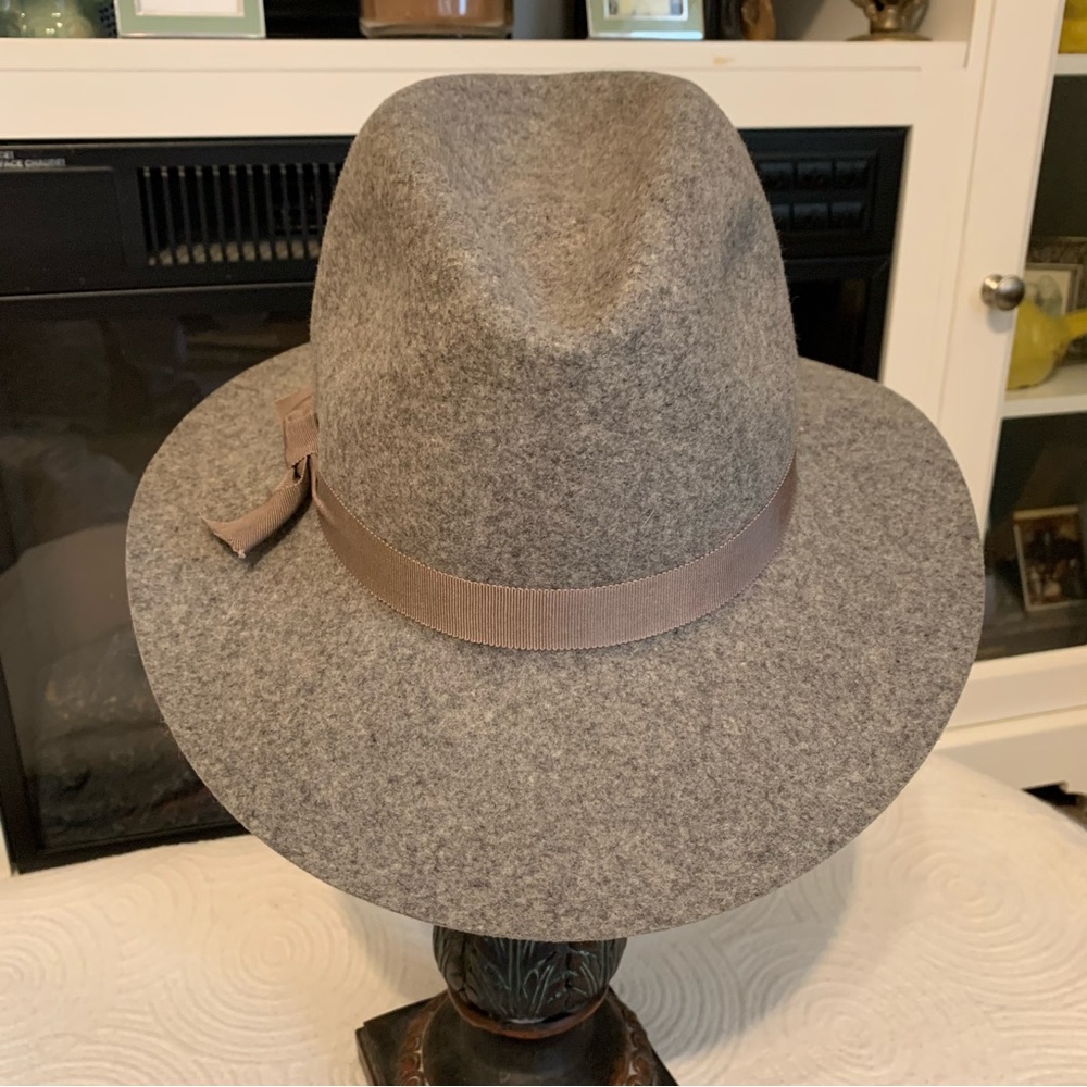 Peach felt 100% wool made in USA vintage brim hat winter